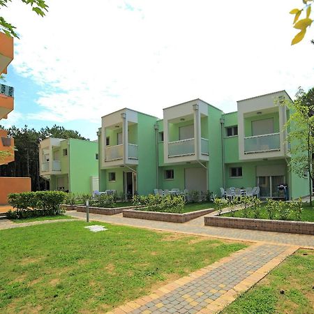 Castello Apartment Бибионе Екстериор снимка
