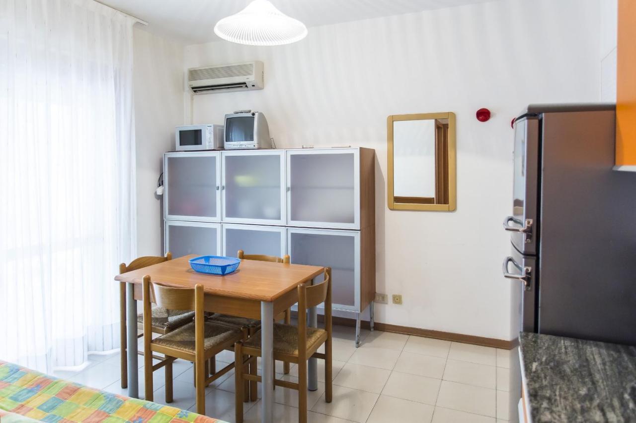Castello Apartment Бибионе Екстериор снимка