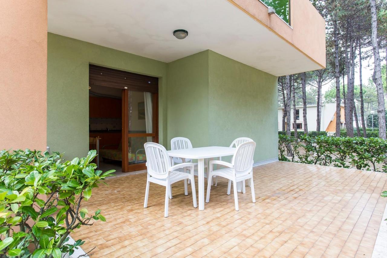 Castello Apartment Бибионе Екстериор снимка