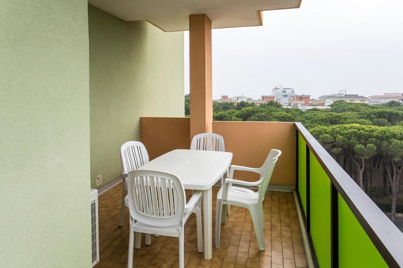 Castello Apartment Бибионе Екстериор снимка