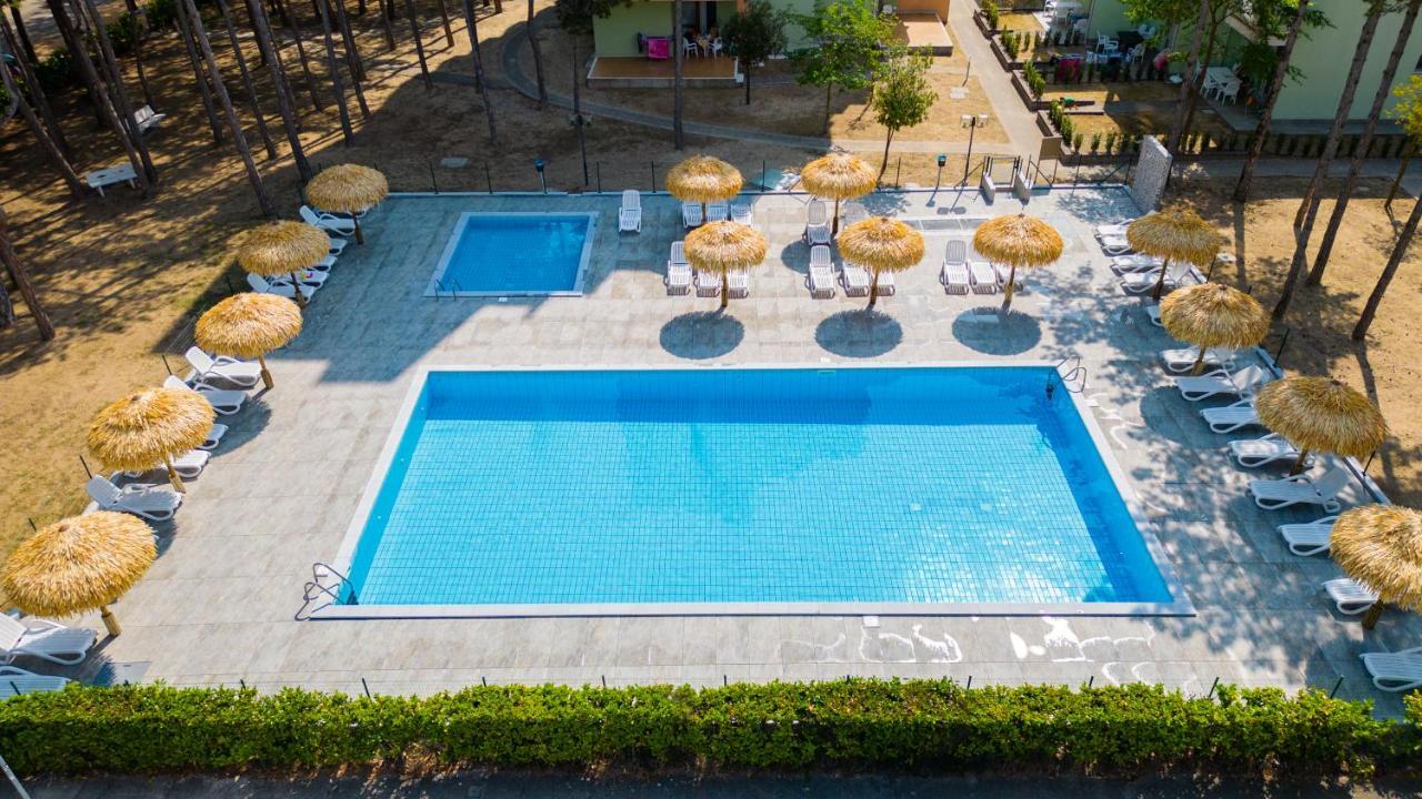 Castello Apartment Бибионе Екстериор снимка