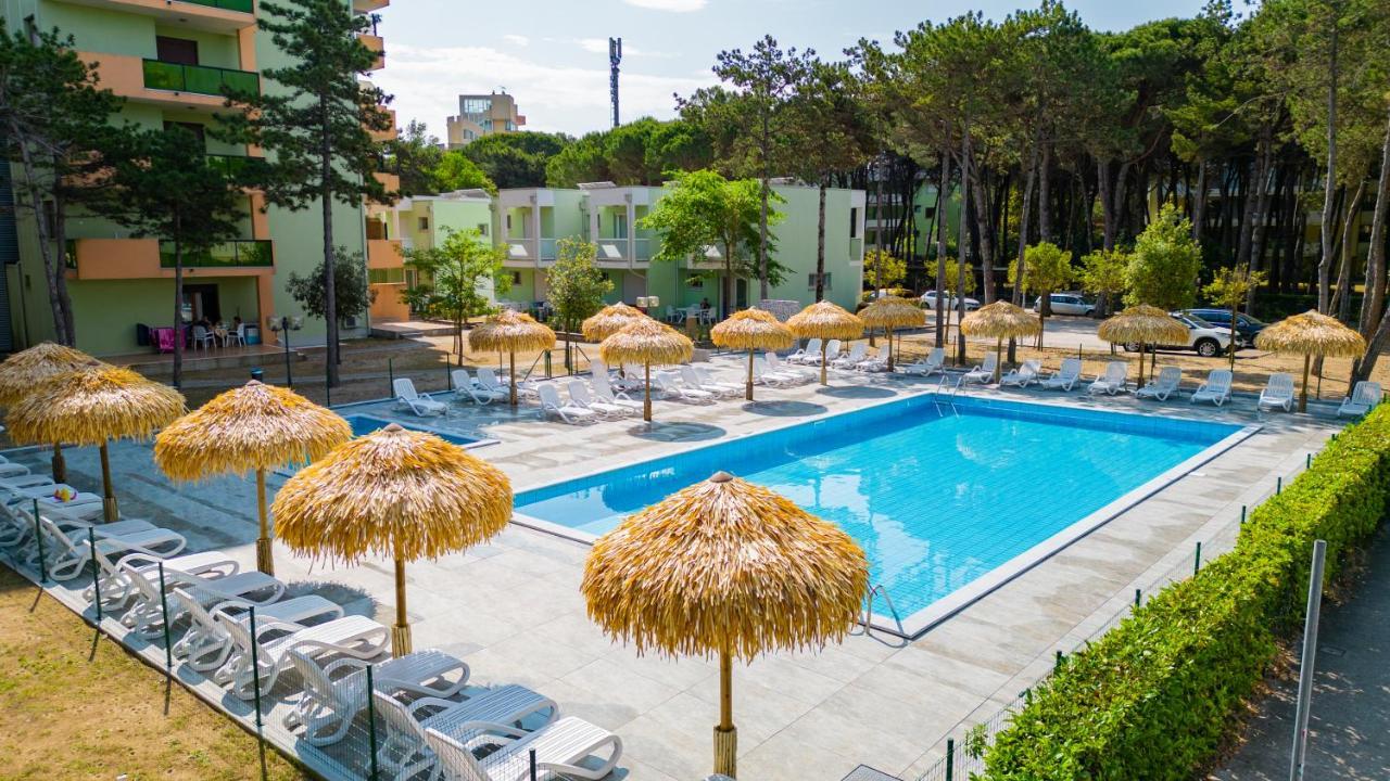 Castello Apartment Бибионе Екстериор снимка