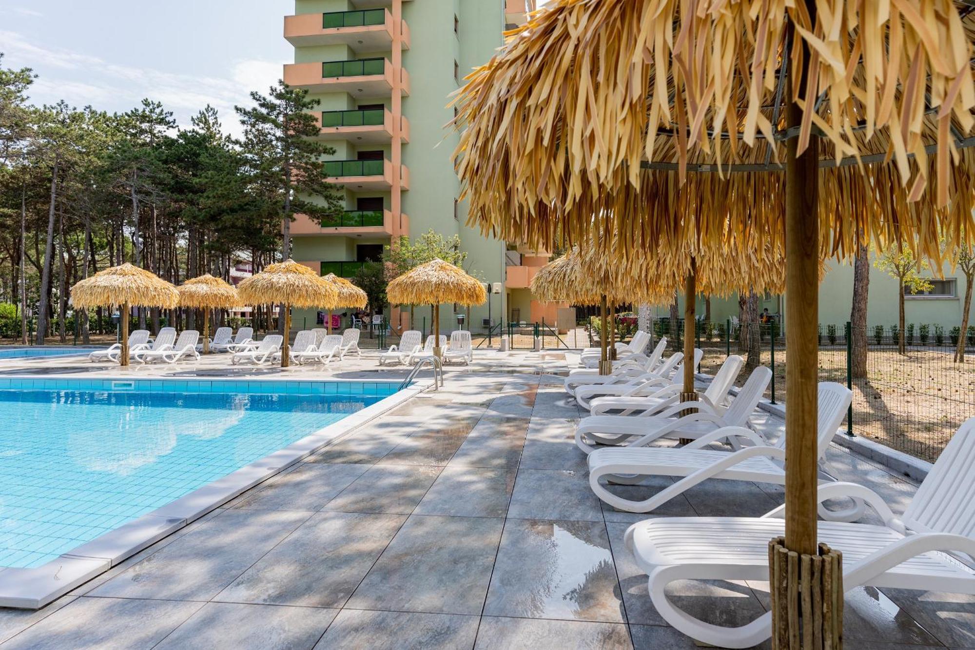 Castello Apartment Бибионе Екстериор снимка