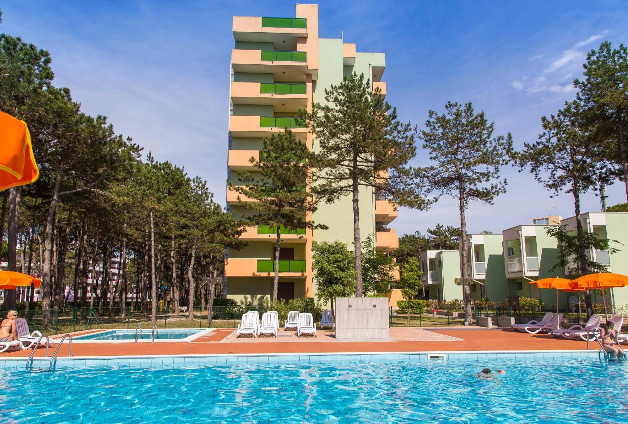 Castello Apartment Бибионе Екстериор снимка