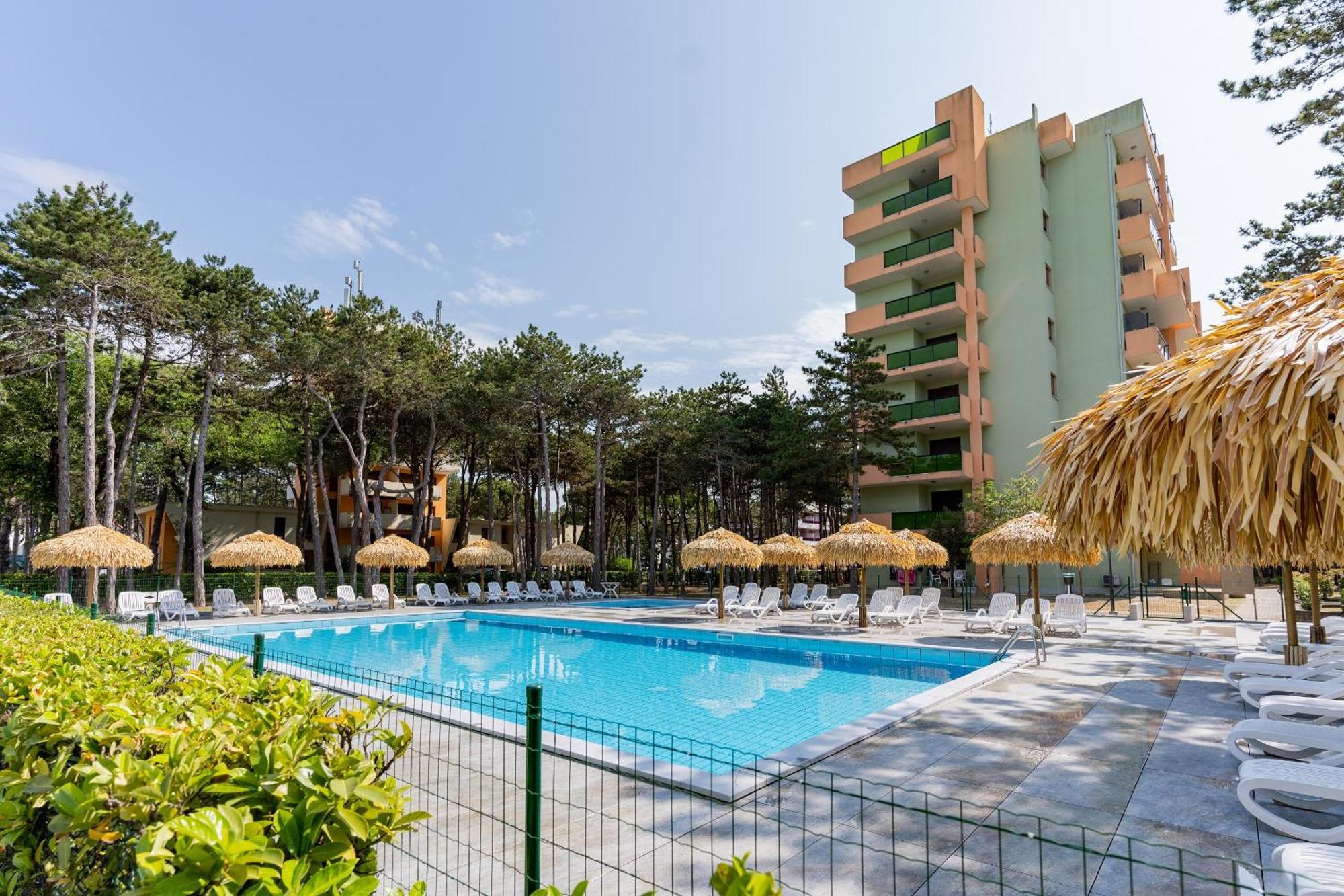 Castello Apartment Бибионе Екстериор снимка