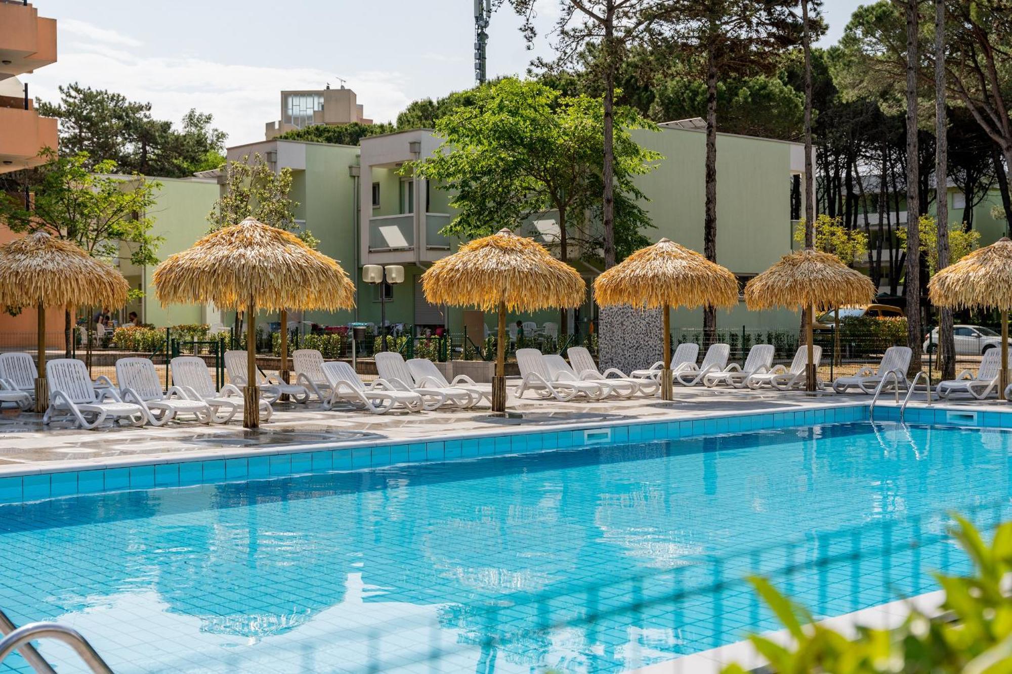 Castello Apartment Бибионе Екстериор снимка