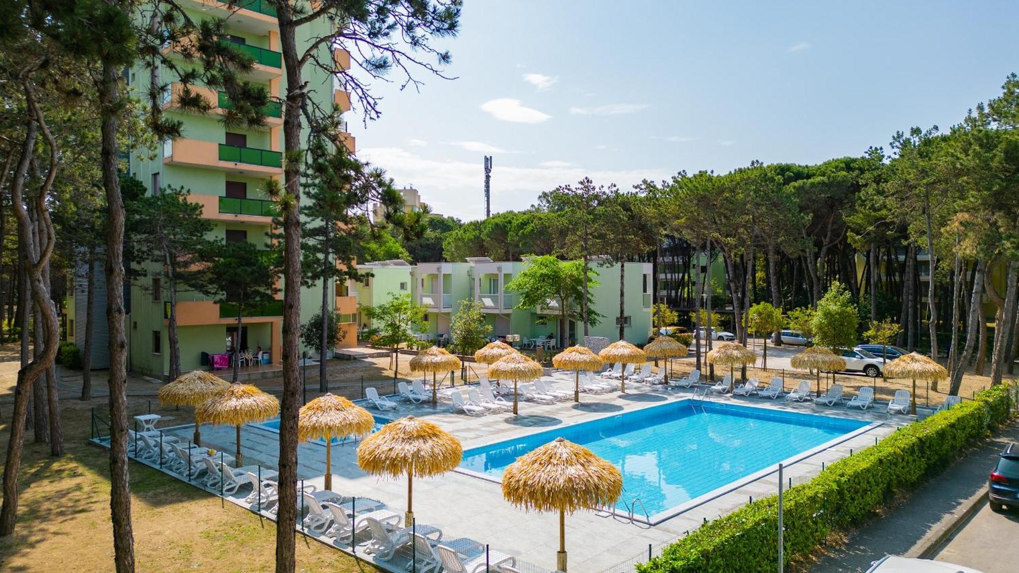 Castello Apartment Бибионе Екстериор снимка
