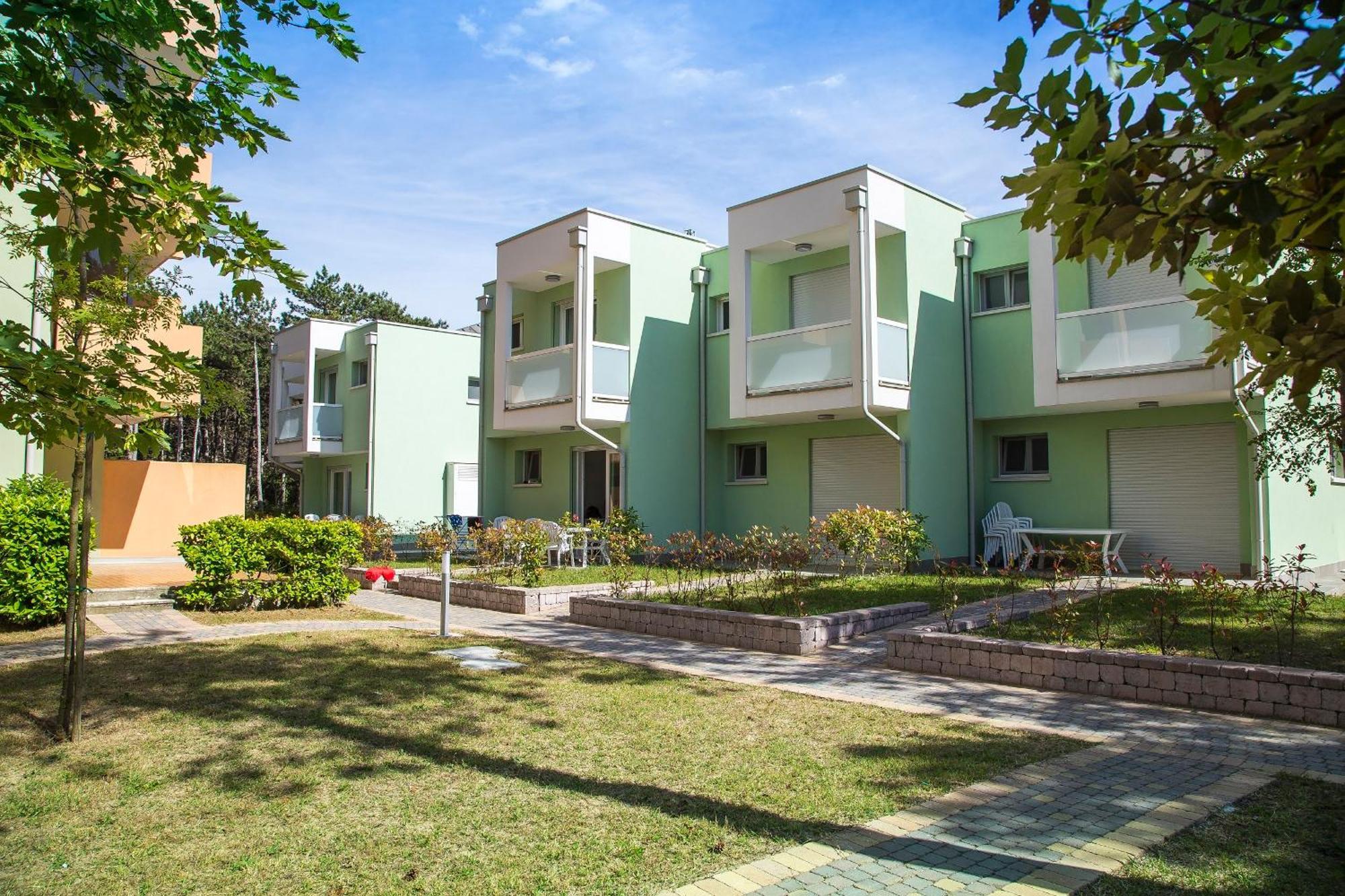 Castello Apartment Бибионе Екстериор снимка