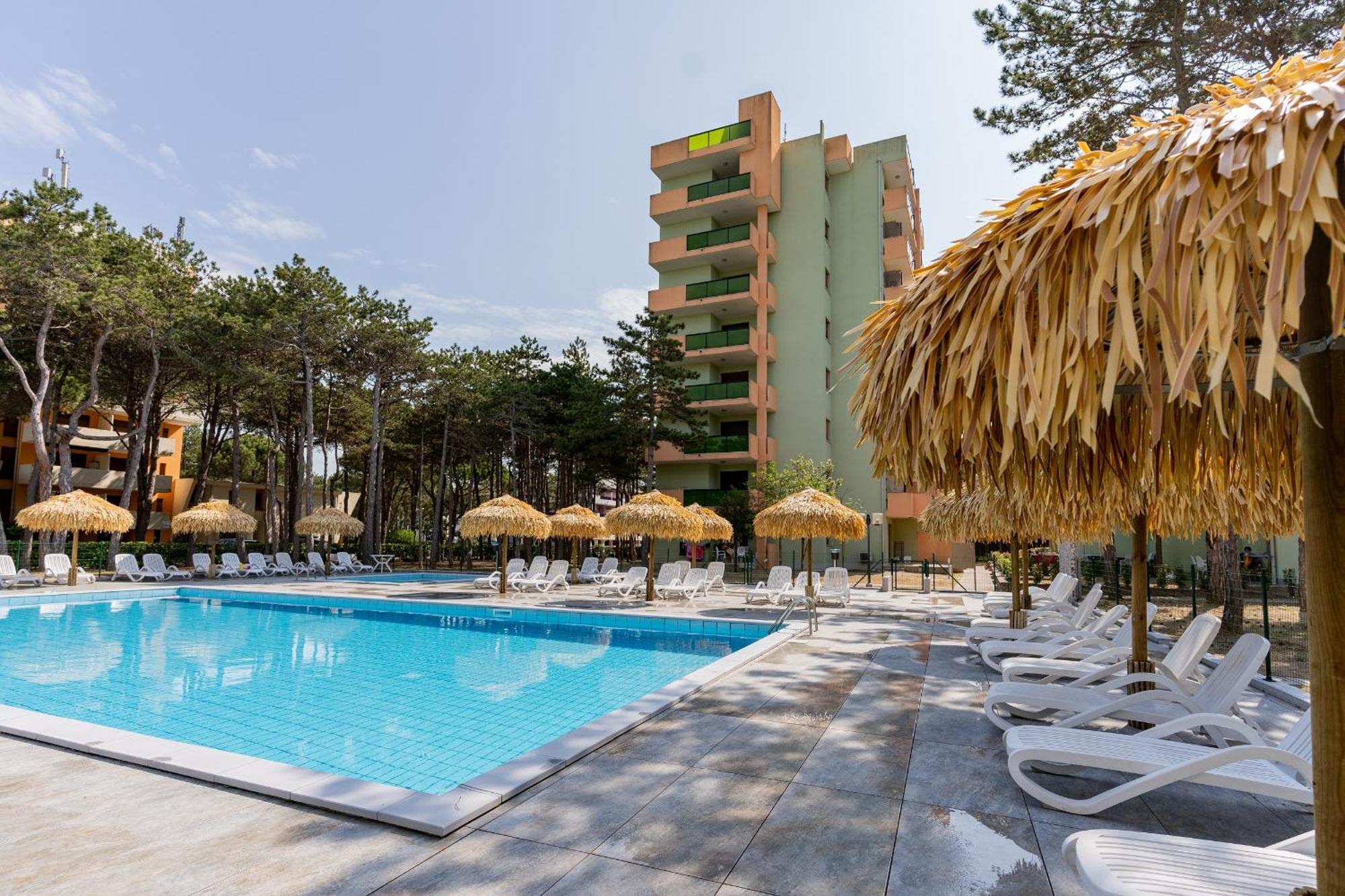 Castello Apartment Бибионе Екстериор снимка